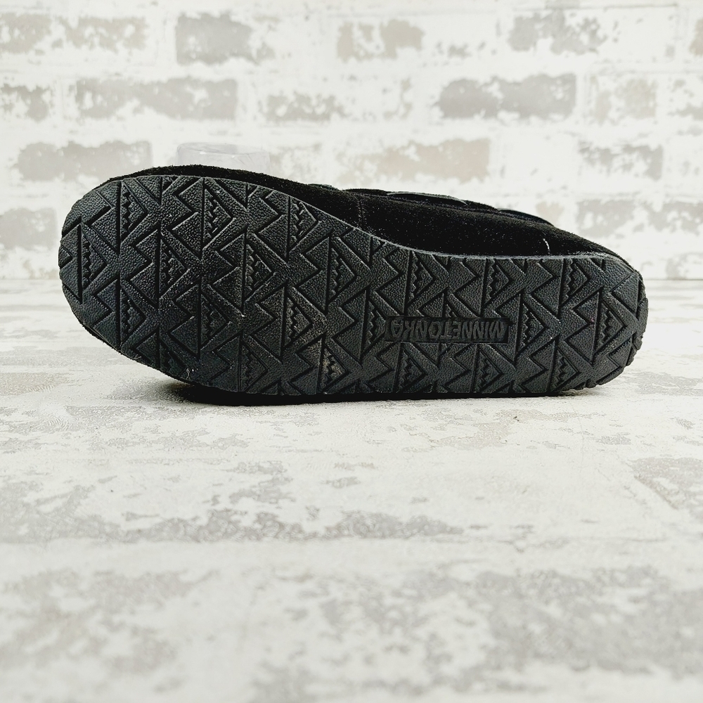 New Minnetonka Black Suede Slip On Lace Top Fur Lining Casual Flat Loafers E56 - Picture 8 of 11